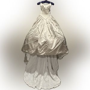 Authentic Amsale wedding gown champagne silk satin cathedral train Street size 0